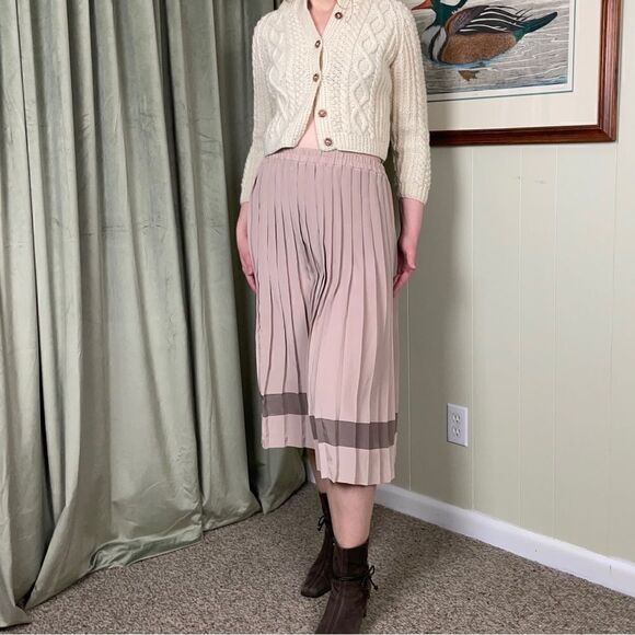 Vintage Andrea Gayle Pleated Skirt in Tan, size 10P - VGUC - Picture 1 of 11